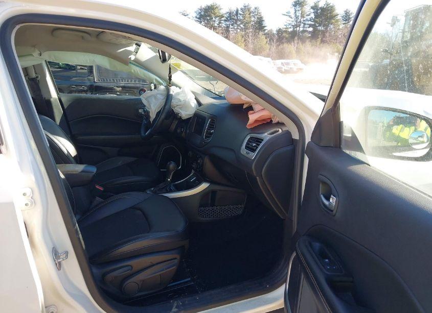 Photo 5 of 2018 Jeep Compass LATITUDE FWD (VIN 3C4NJCBB1JT124219)