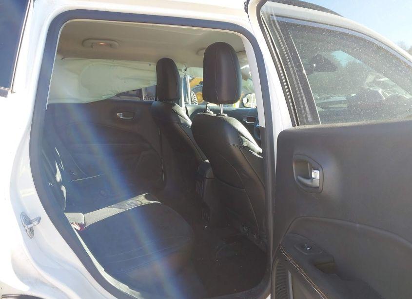 Photo 8 of 2018 Jeep Compass LATITUDE FWD (VIN 3C4NJCBB1JT124219)