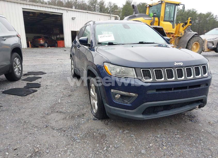 2018 Jeep Compass LATITUDE FWD (VIN 3C4NJCBB1JT124642) main photo