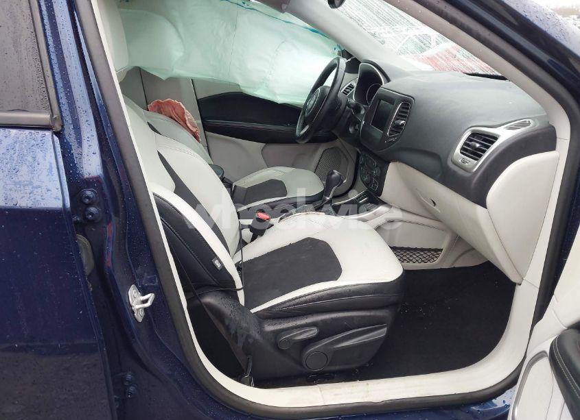 Photo 5 of 2018 Jeep Compass LATITUDE FWD (VIN 3C4NJCBB1JT124642)