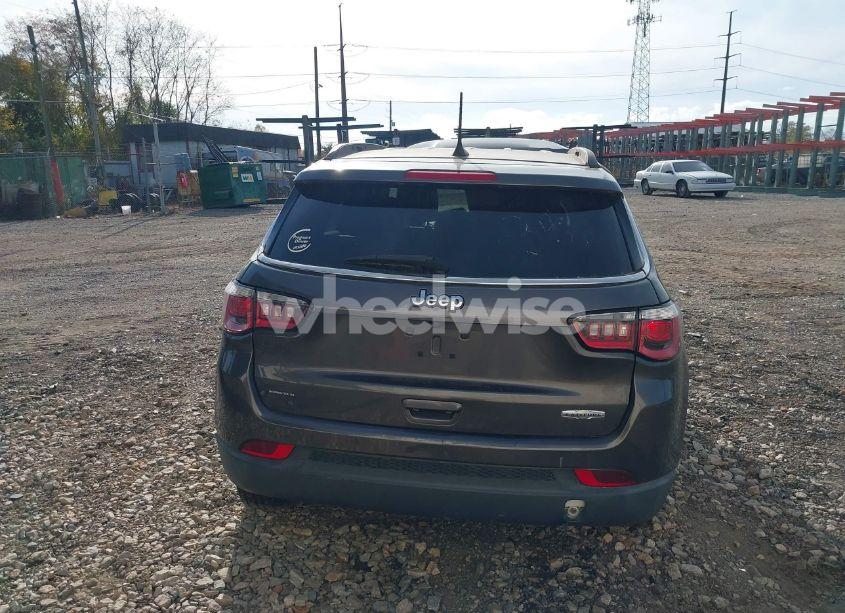 Photo 16 of 2018 Jeep Compass LATITUDE FWD (VIN 3C4NJCBB1JT133941)