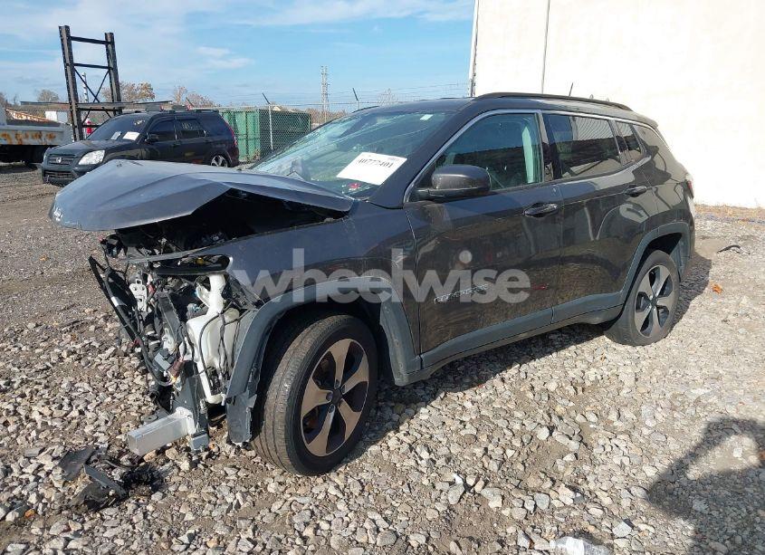 Photo 2 of 2018 Jeep Compass LATITUDE FWD (VIN 3C4NJCBB1JT133941)