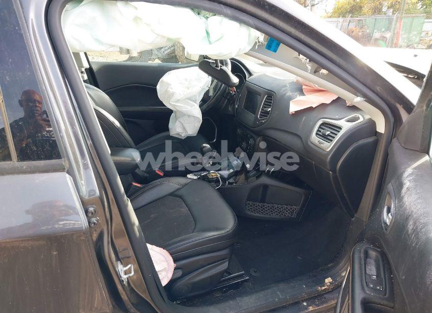 Photo 5 of 2018 Jeep Compass LATITUDE FWD (VIN 3C4NJCBB1JT133941)