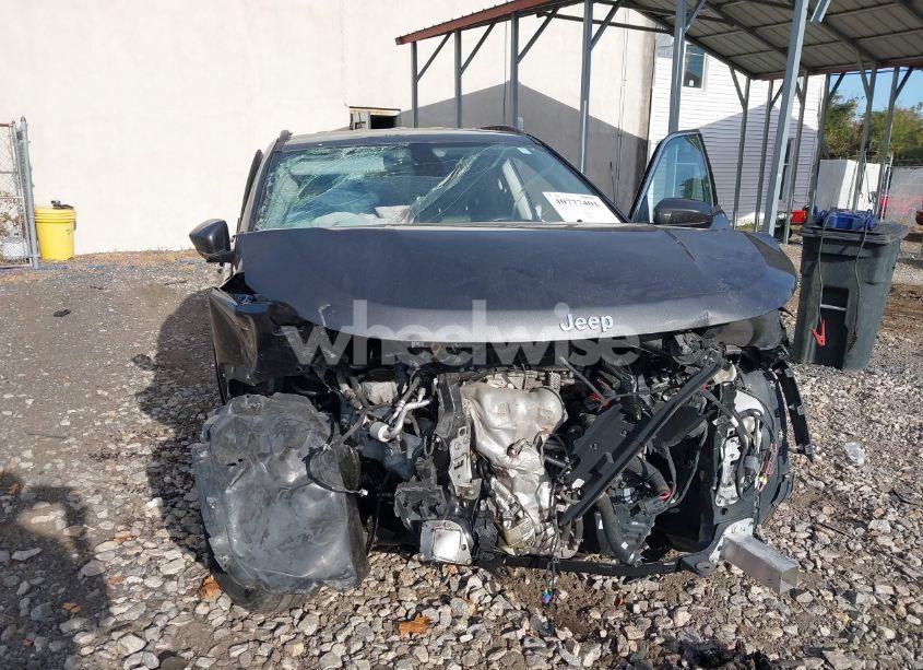 Photo 6 of 2018 Jeep Compass LATITUDE FWD (VIN 3C4NJCBB1JT133941)