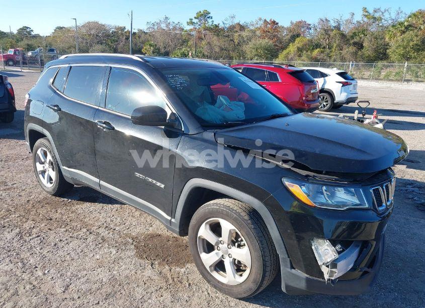 2018 Jeep Compass LATITUDE FWD (VIN 3C4NJCBB1JT467953) main photo