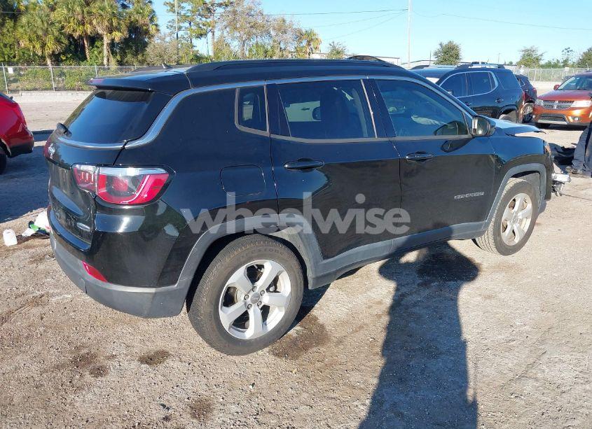 Photo 4 of 2018 Jeep Compass LATITUDE FWD (VIN 3C4NJCBB1JT467953)
