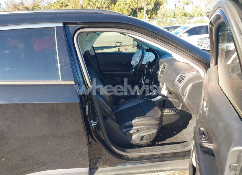 Photo 5 of 2018 Jeep Compass LATITUDE FWD (VIN 3C4NJCBB1JT467953)