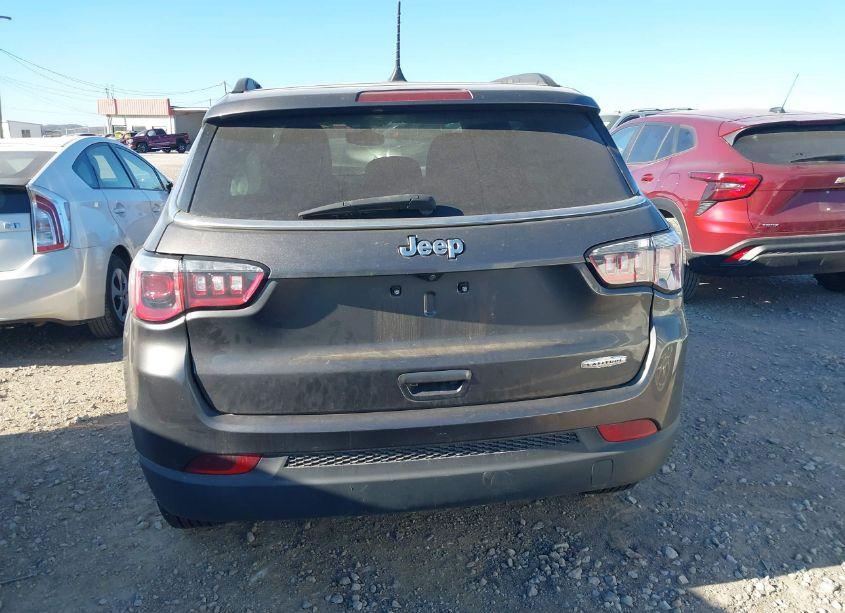 Photo 16 of 2020 Jeep Compass LATITUDE FWD (VIN 3C4NJCBB1LT125020)