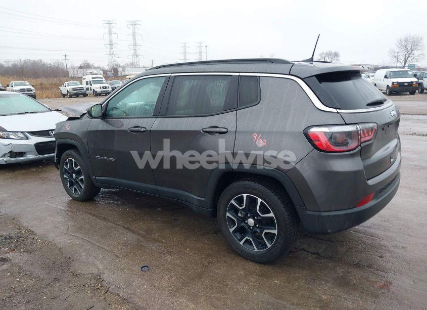 Photo 3 of 2022 Jeep Compass LATITUDE FWD (VIN 3C4NJCBB1NT137137)