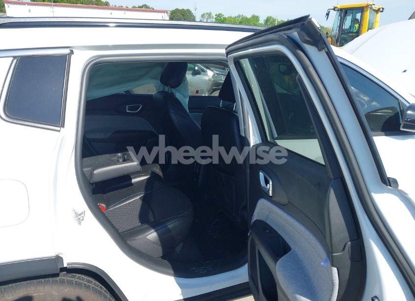 Photo 8 of 2022 Jeep Compass LATITUDE FWD (VIN 3C4NJCBB1NT137963)