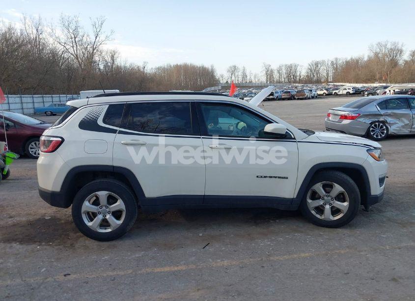 Photo 13 of 2018 Jeep Compass LATITUDE FWD (VIN 3C4NJCBB2JT108465)