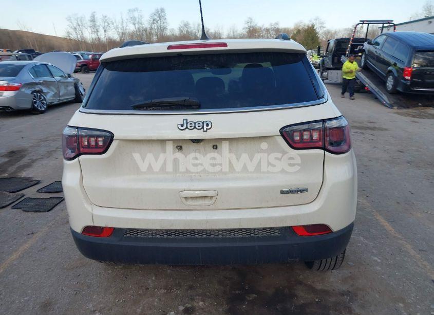 Photo 16 of 2018 Jeep Compass LATITUDE FWD (VIN 3C4NJCBB2JT108465)