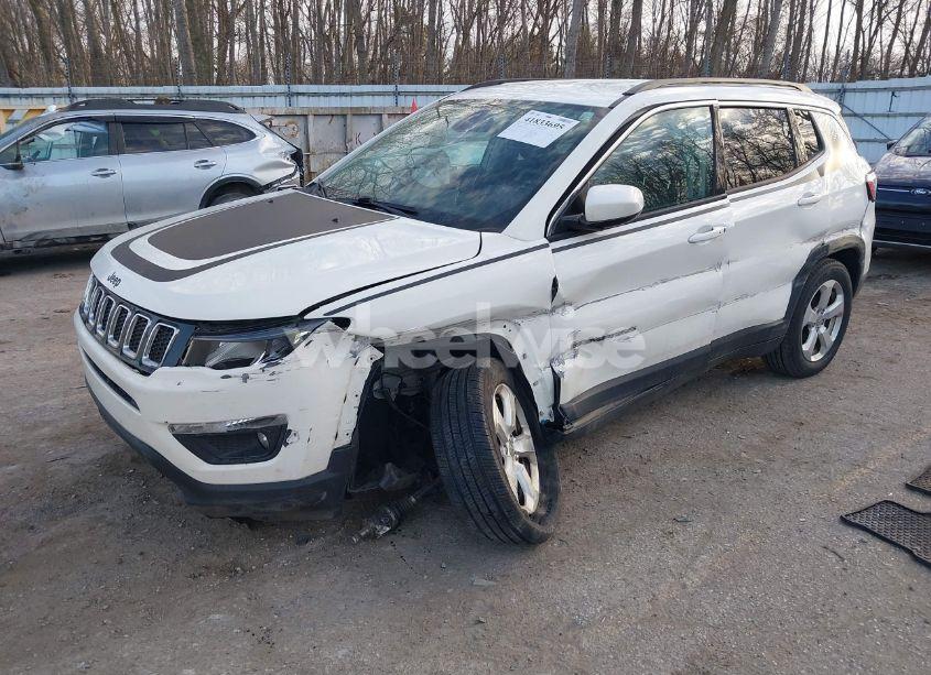 Photo 2 of 2018 Jeep Compass LATITUDE FWD (VIN 3C4NJCBB2JT108465)