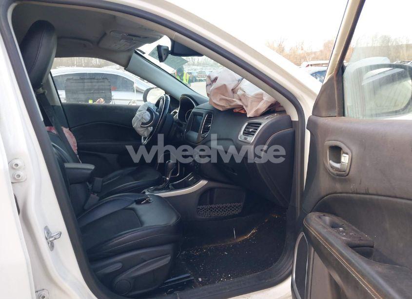 Photo 5 of 2018 Jeep Compass LATITUDE FWD (VIN 3C4NJCBB2JT108465)