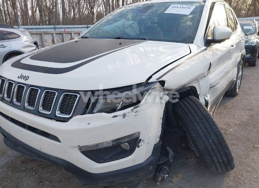 Photo 6 of 2018 Jeep Compass LATITUDE FWD (VIN 3C4NJCBB2JT108465)