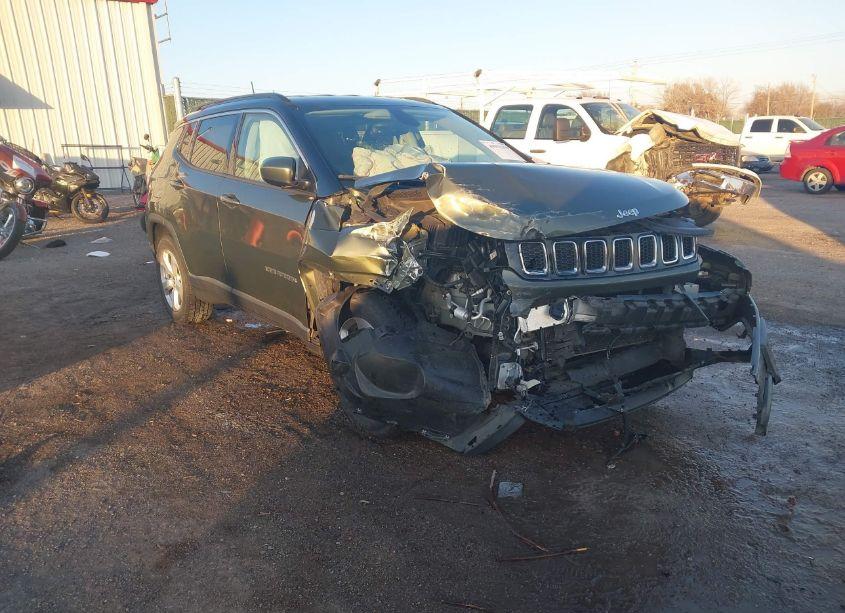 2018 Jeep Compass LATITUDE FWD (VIN 3C4NJCBB2JT140378) main photo