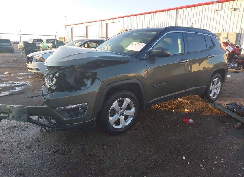 Photo 2 of 2018 Jeep Compass LATITUDE FWD (VIN 3C4NJCBB2JT140378)