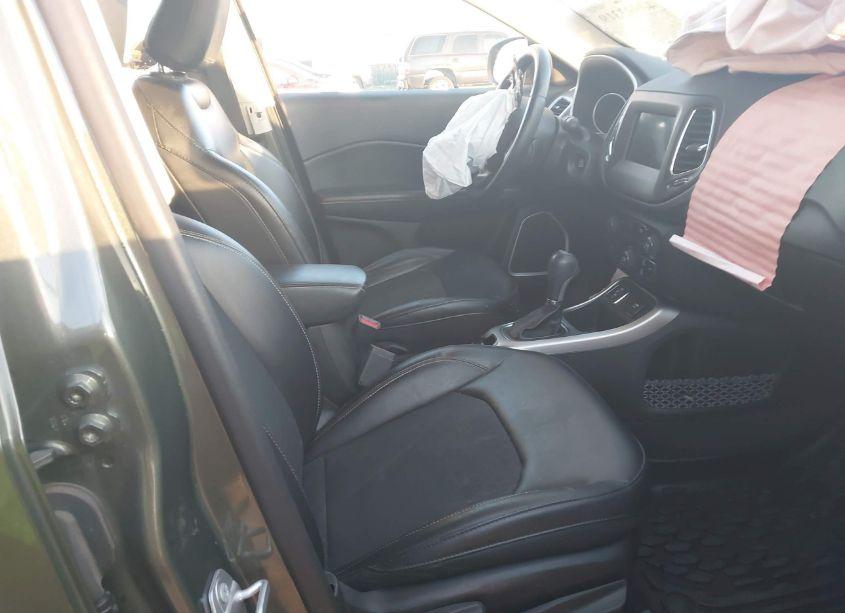 Photo 5 of 2018 Jeep Compass LATITUDE FWD (VIN 3C4NJCBB2JT140378)