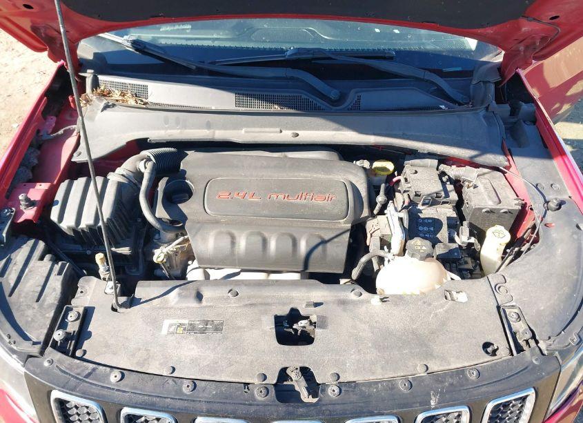 Photo 10 of 2018 Jeep Compass LATITUDE FWD (VIN 3C4NJCBB2JT248242)