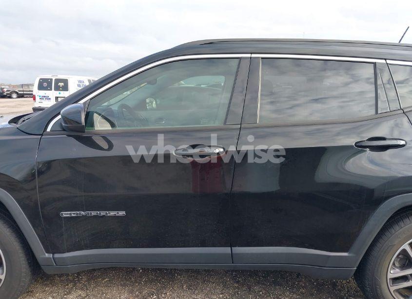 Photo 14 of 2019 Jeep Compass SUN AND WHEEL FWD (VIN 3C4NJCBB2KT676877)