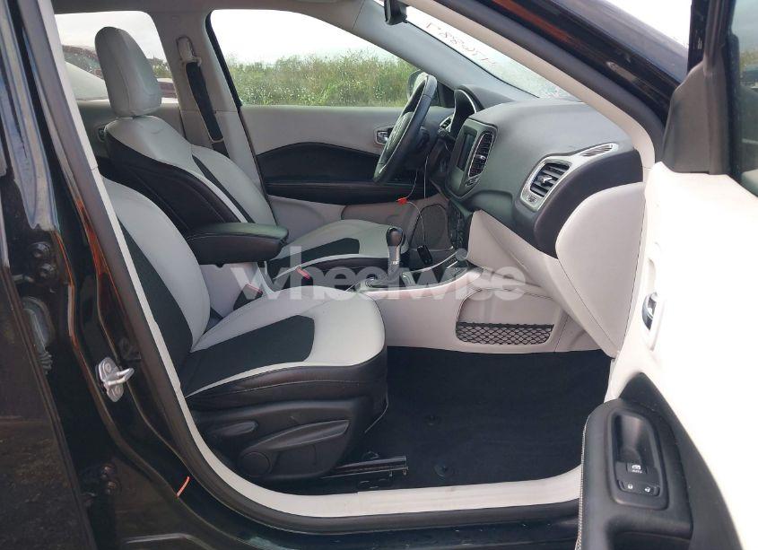 Photo 5 of 2019 Jeep Compass SUN AND WHEEL FWD (VIN 3C4NJCBB2KT676877)