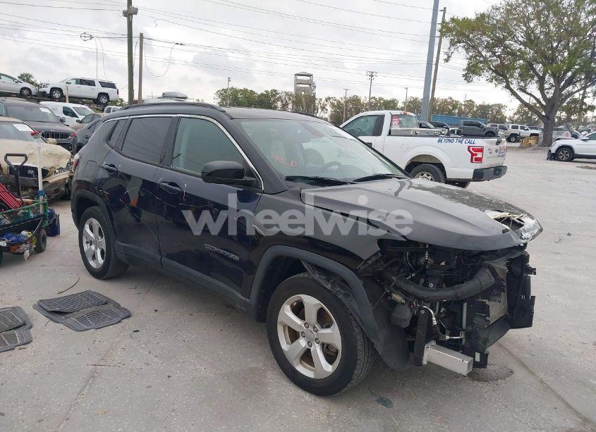 2019 Jeep Compass LATITUDE FWD (VIN 3C4NJCBB2KT815146) main photo