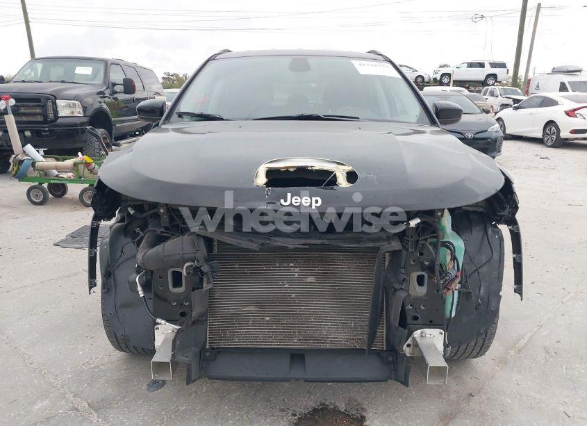 Photo 13 of 2019 Jeep Compass LATITUDE FWD (VIN 3C4NJCBB2KT815146)