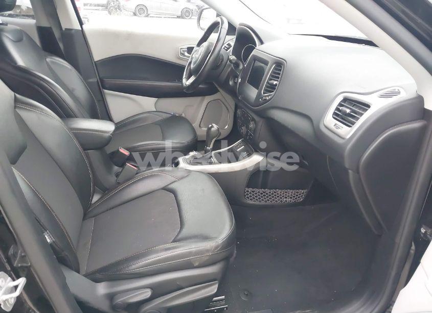 Photo 5 of 2019 Jeep Compass LATITUDE FWD (VIN 3C4NJCBB2KT815146)