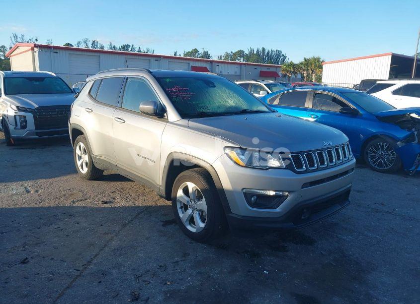2020 Jeep Compass LATITUDE FWD (VIN 3C4NJCBB2LT133871) main photo