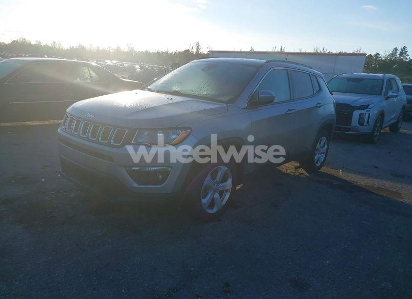 Photo 2 of 2020 Jeep Compass LATITUDE FWD (VIN 3C4NJCBB2LT133871)
