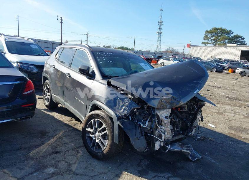 2020 Jeep Compass SUN AND SAFETY FWD (VIN 3C4NJCBB2LT241780) main photo