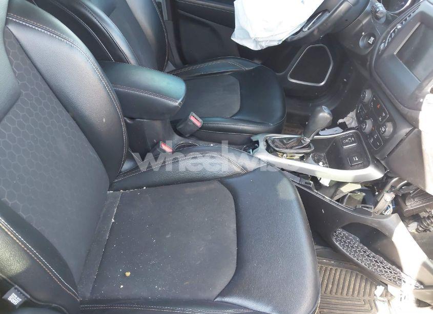 Photo 5 of 2020 Jeep Compass SUN AND SAFETY FWD (VIN 3C4NJCBB2LT241780)