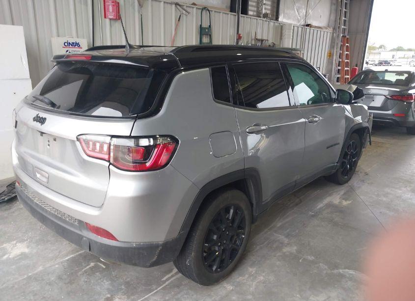 Photo 4 of 2022 Jeep Compass ALTITUDE FWD (VIN 3C4NJCBB2NT166503)