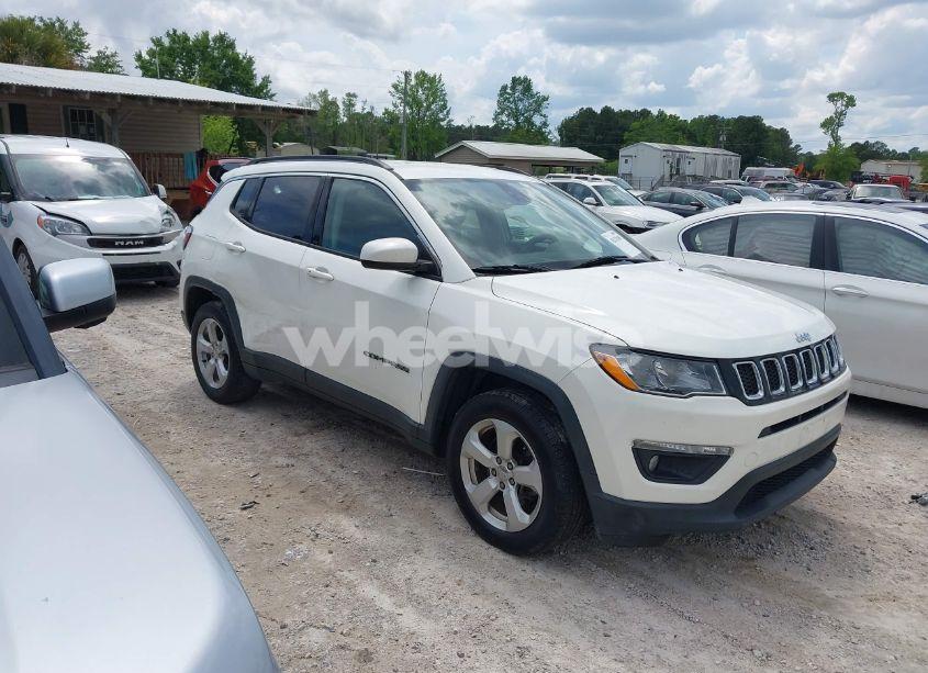 2018 Jeep Compass LATITUDE FWD (VIN 3C4NJCBB3JT125517) main photo