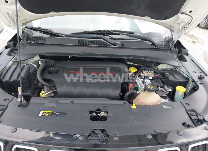 Photo 10 of 2018 Jeep Compass LATITUDE FWD (VIN 3C4NJCBB3JT125517)