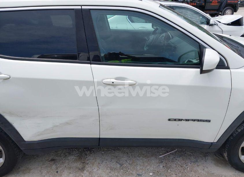 Photo 13 of 2018 Jeep Compass LATITUDE FWD (VIN 3C4NJCBB3JT125517)