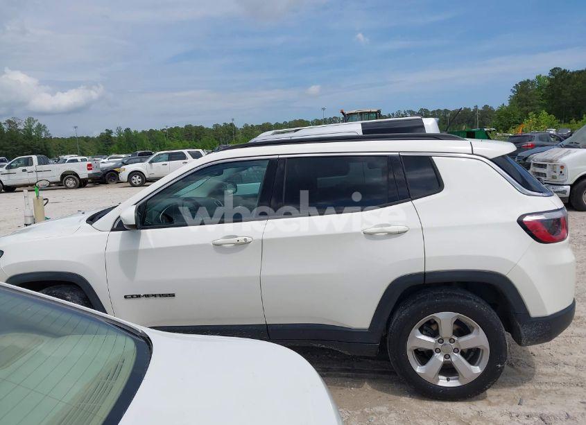 Photo 14 of 2018 Jeep Compass LATITUDE FWD (VIN 3C4NJCBB3JT125517)