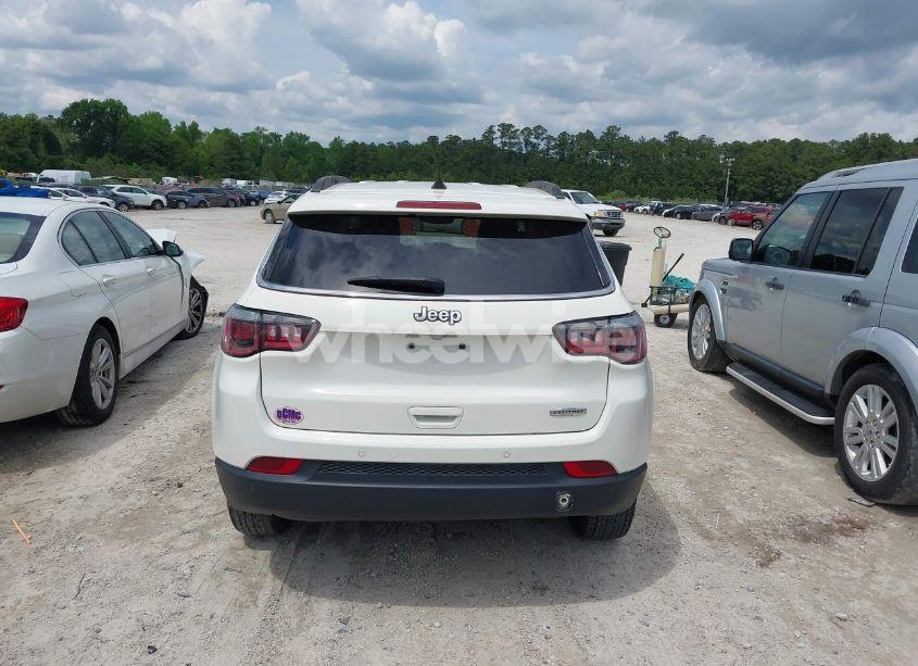 Photo 16 of 2018 Jeep Compass LATITUDE FWD (VIN 3C4NJCBB3JT125517)