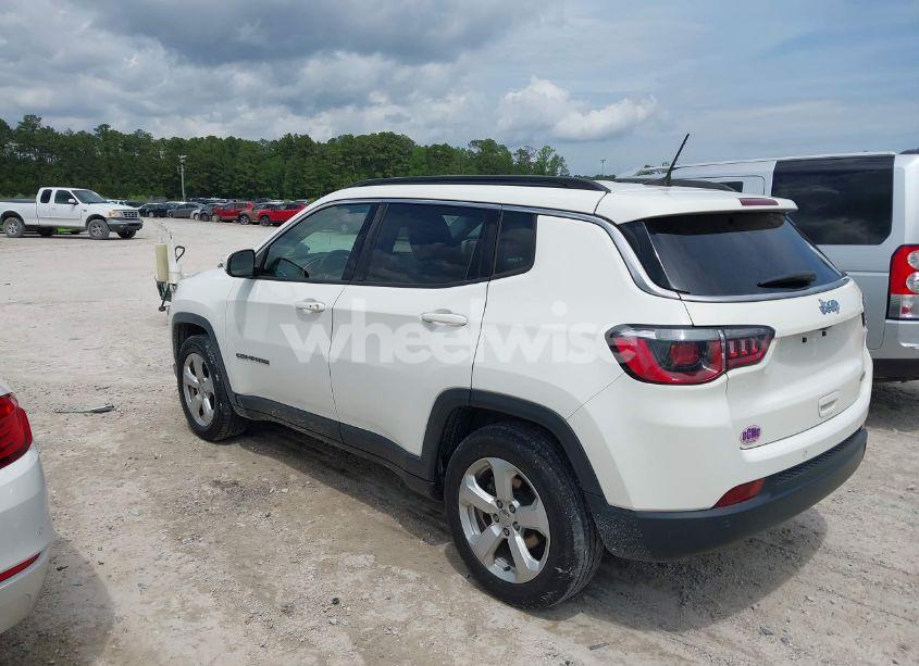 Photo 3 of 2018 Jeep Compass LATITUDE FWD (VIN 3C4NJCBB3JT125517)