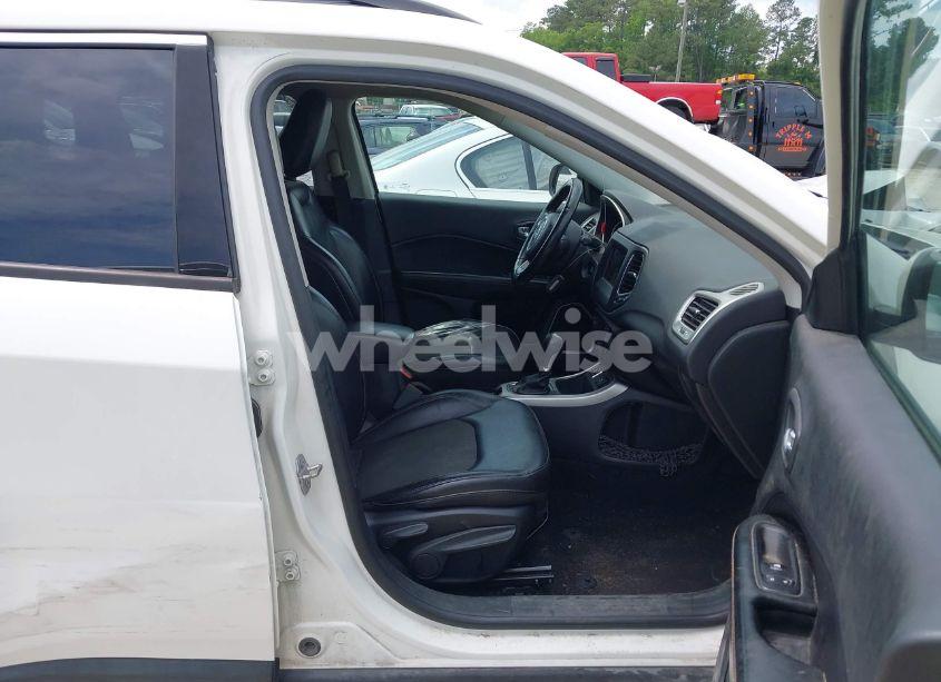 Photo 5 of 2018 Jeep Compass LATITUDE FWD (VIN 3C4NJCBB3JT125517)