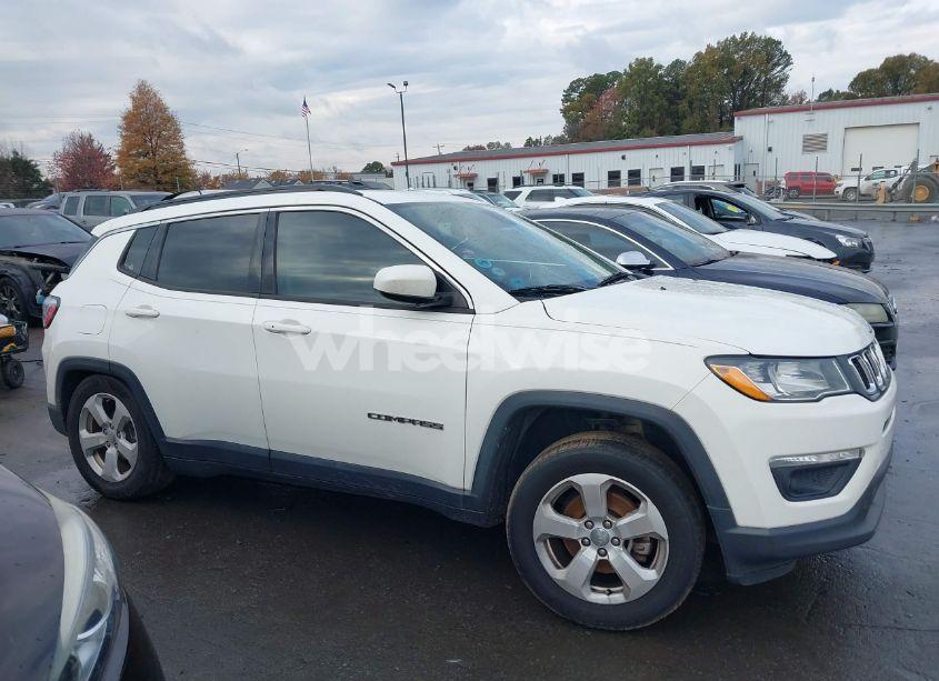 Photo 13 of 2018 Jeep Compass LATITUDE FWD (VIN 3C4NJCBB3JT165404)