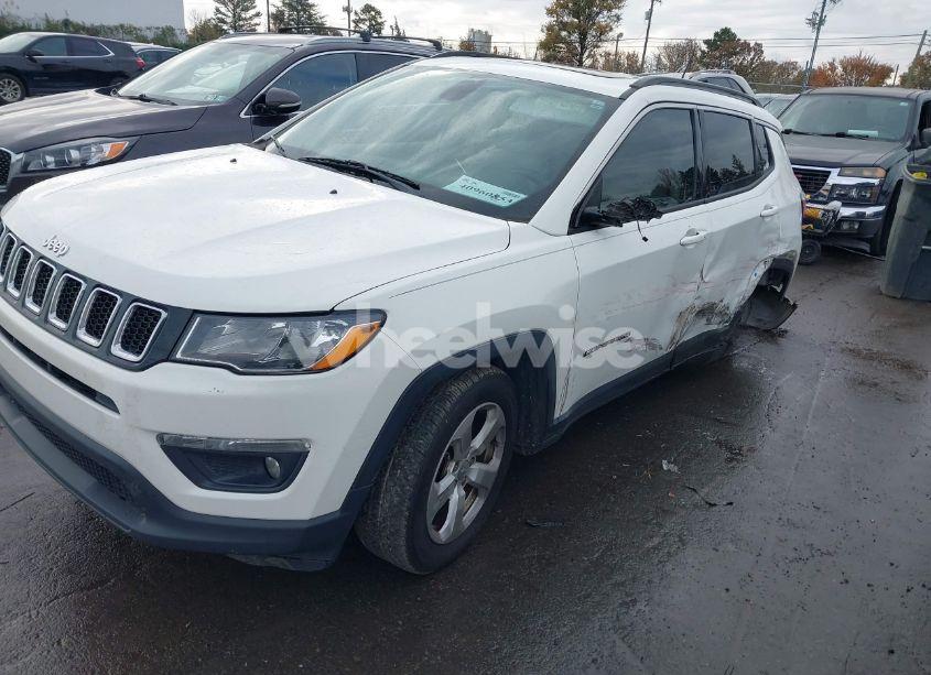 Photo 2 of 2018 Jeep Compass LATITUDE FWD (VIN 3C4NJCBB3JT165404)