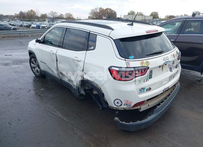Photo 3 of 2018 Jeep Compass LATITUDE FWD (VIN 3C4NJCBB3JT165404)