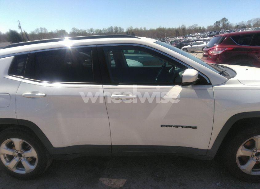 Photo 13 of 2018 Jeep Compass LATITUDE FWD (VIN 3C4NJCBB3JT227044)