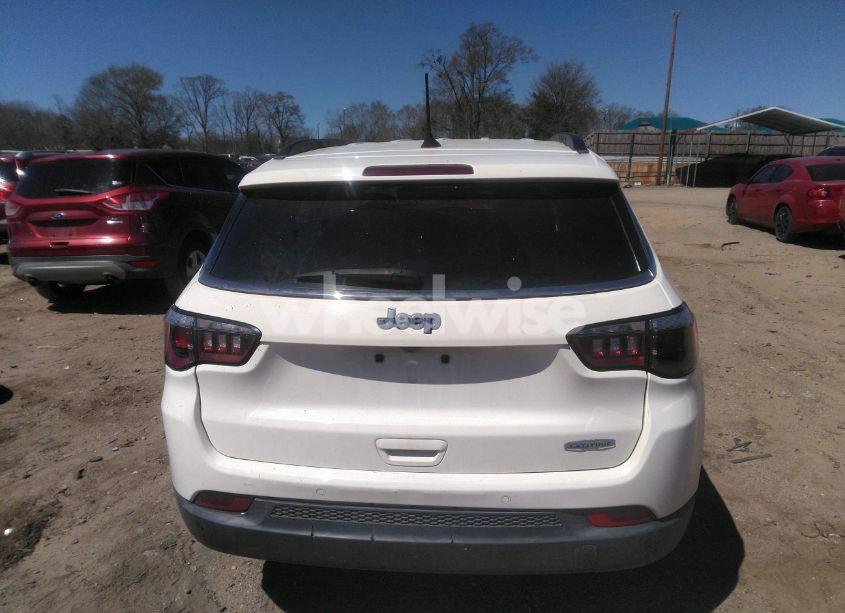 Photo 16 of 2018 Jeep Compass LATITUDE FWD (VIN 3C4NJCBB3JT227044)