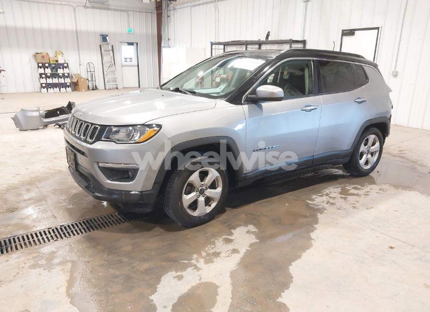 Photo 2 of 2018 Jeep Compass LATITUDE FWD (VIN 3C4NJCBB3JT408614)
