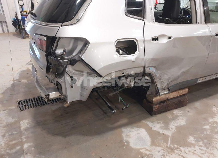 Photo 6 of 2018 Jeep Compass LATITUDE FWD (VIN 3C4NJCBB3JT408614)