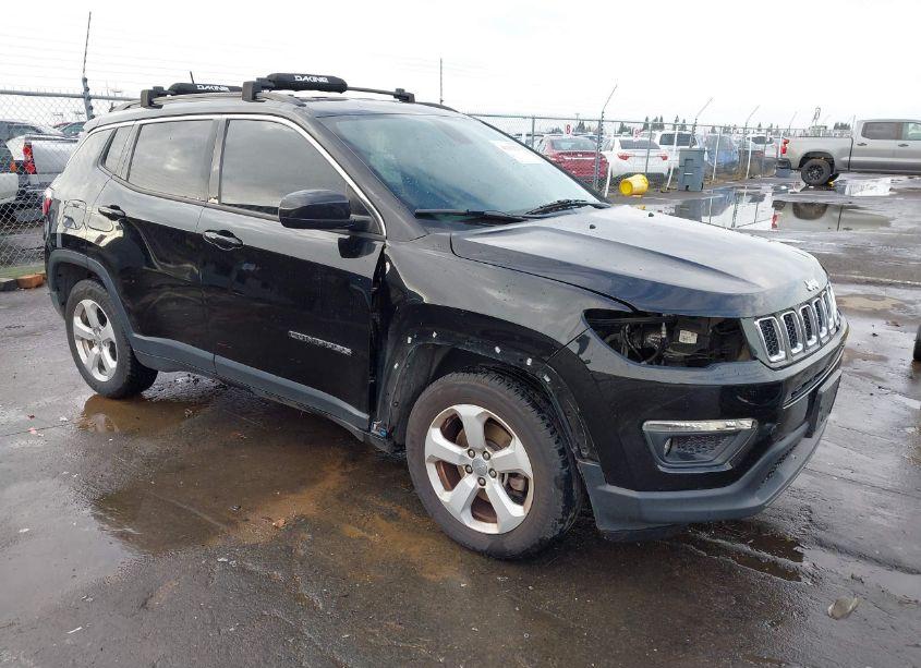 2018 Jeep Compass LATITUDE FWD (VIN 3C4NJCBB3JT495320) main photo