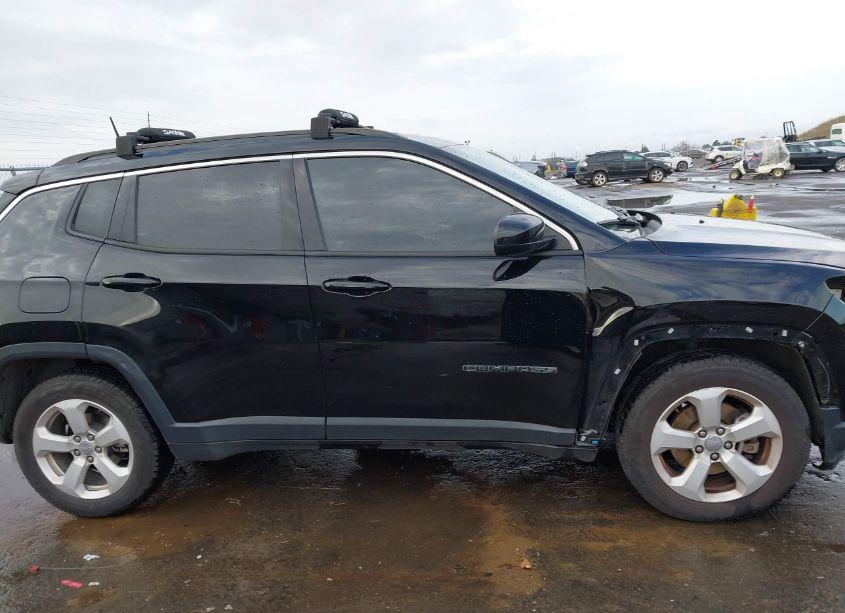 Photo 14 of 2018 Jeep Compass LATITUDE FWD (VIN 3C4NJCBB3JT495320)