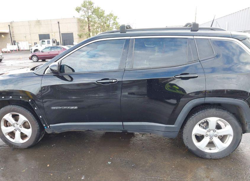 Photo 15 of 2018 Jeep Compass LATITUDE FWD (VIN 3C4NJCBB3JT495320)